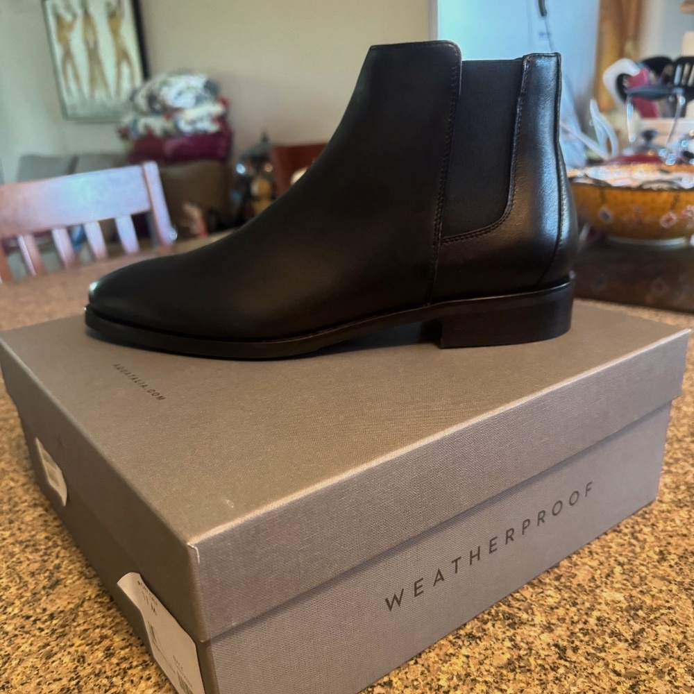 Aquatalia Chelsea-style Black leather boots - Women's 11M